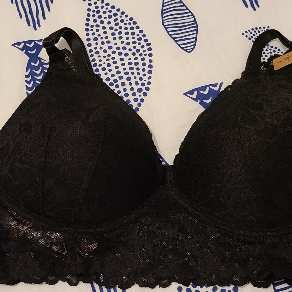 Pink push up bra. Large. New.